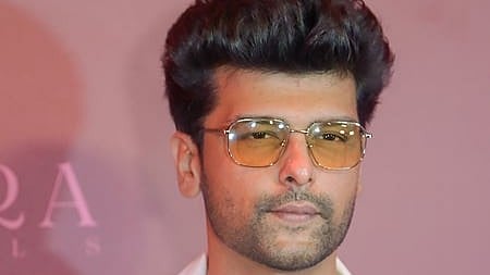 रियलिटी शो 'अलायंस' से वंशज सिंह के बाहर होने पर एक्टर कुशल टंडन ने कड़ी प्रतिक्रिया दी है। 