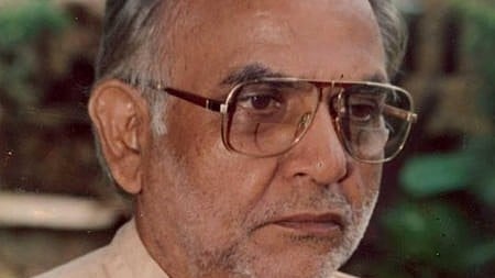 सेट पर चाय परोसने से लेकर मशहूर फिल्म निर्देशक बनने तक, किसी फिल्मी स्क्रिप्ट से कम नहीं बीआर इशारा की कहानी