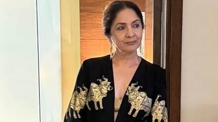 लोग कहेंगे इस बुढ़िया को क्या हुआ, मसाबा की बनाई ड्रेस पहनकर नीना गुप्ता ने किया मजेदार पोस्ट
