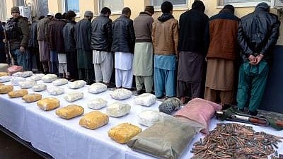 अफगानिस्तान में ड्रग्स के खिलाफ कार्रवाई तेज, पुलिस ने अवैध ड्रग्स के साथ आठ संदिग्धों को हिरासत में लिया
