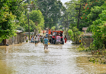 असम में बाढ़ का कहर, छह जिलों में 4.45 लाख से ज्यादा लोग प्रभावित