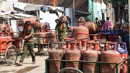 ग्रामीण एलपीजी उपभोक्ताओं को बड़ी राहत, अब 25 दिन में दोबारा बुक करा सकेंगे गैस सिलेंडर