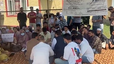 जम्मू-कश्मीर में मेडिकल इंटर्न की भूख हड़ताल दूसरे दिन भी जारी, स्टाइपेंड बढ़ाने की मांग