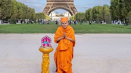 एफिल टॉवर विवाद पर बीएपीएस ने मांगी माफी, कहा- किसी को प्रवेश से नहीं रोका गया