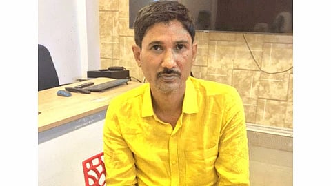 इस तस्वीर में sanjeev mukhiya है