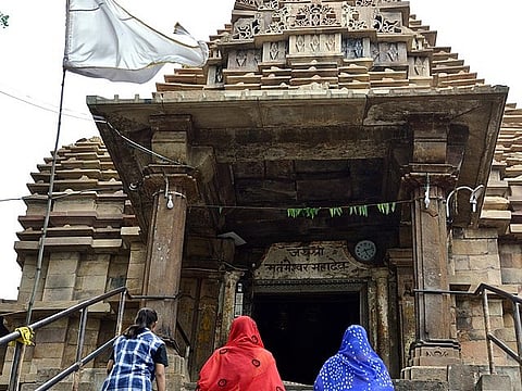इस तस्वीर में Matangeshwar Mahadev temple  हैं.