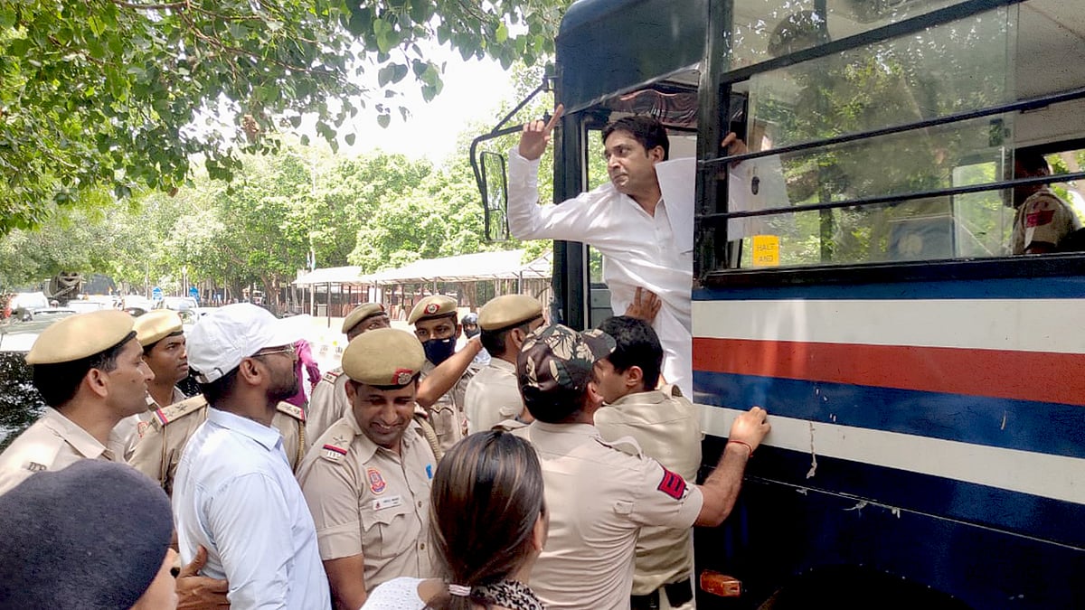 Many AAP supporters were detained outside Sisodia's house.