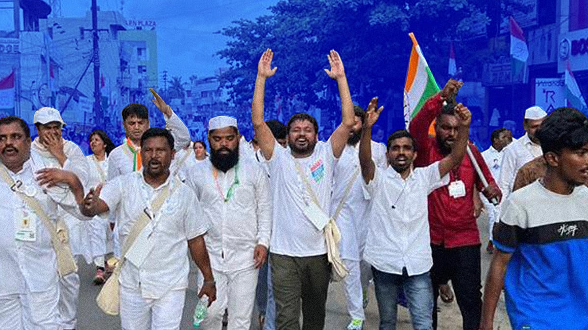 Kanhaiya Kumar leads a round of slogan shouting during Bharat Jodo Yatra.
