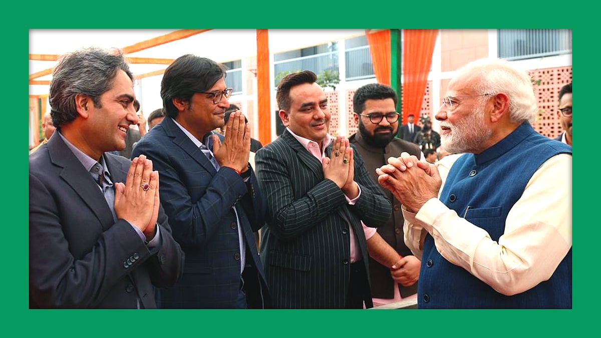 A picture of PM Modi with the anchors from the BJP's Diwali event. 