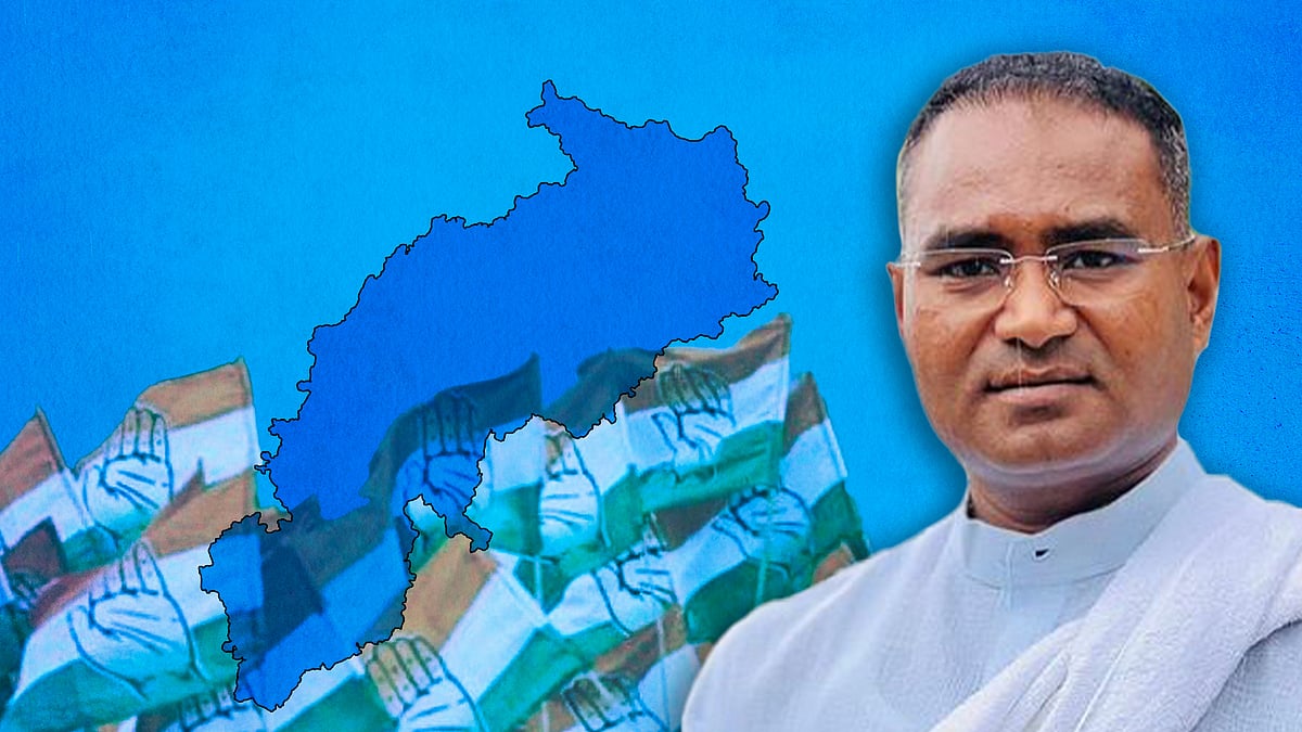 छविंद्र कर्मा की तस्वीर के साथ छत्तीसगढ़ का नक्शा और कांग्रेस पार्टी के झंडे