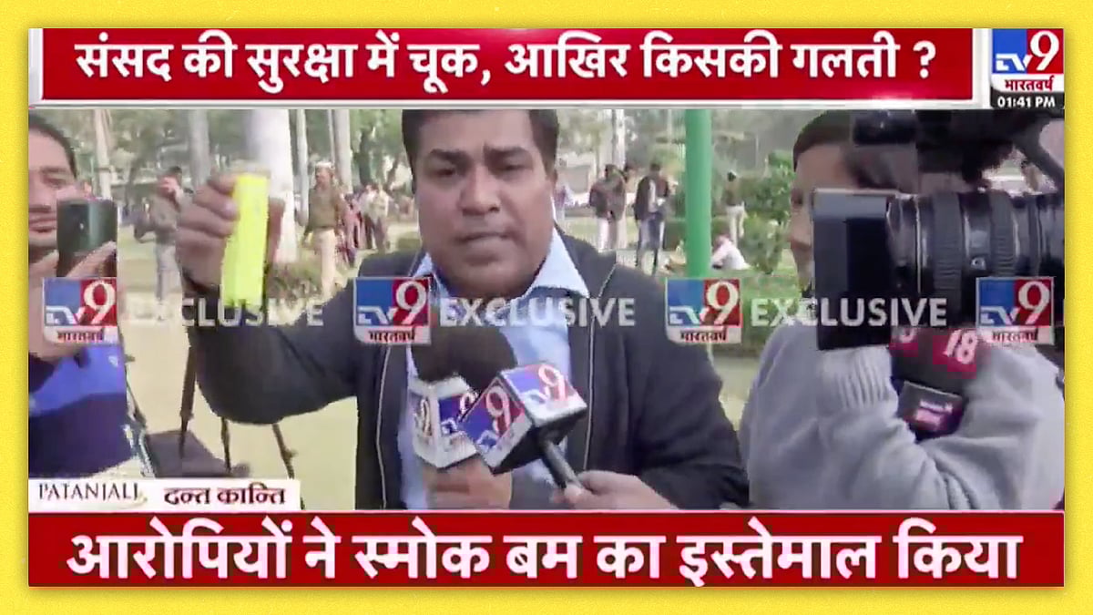 TV9 Bharatvarsh's Manish Jha holding the alleged "smoke bomb". 