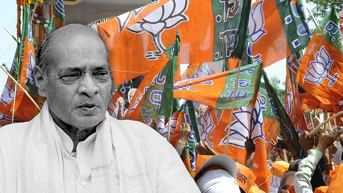 A picture of PV Narsimha Rao with BJP flags in the background. 