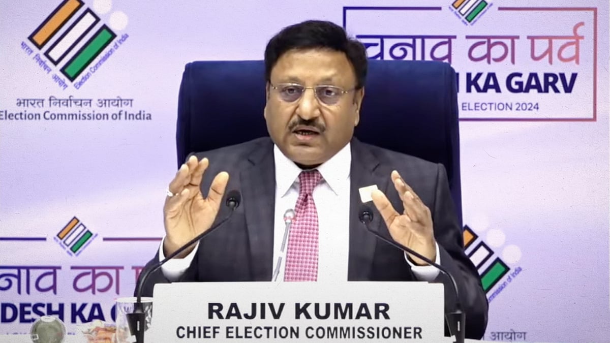 मुख्य चुनाव आयुक्त राजीव कुमार प्रेस वार्ता के दौरान