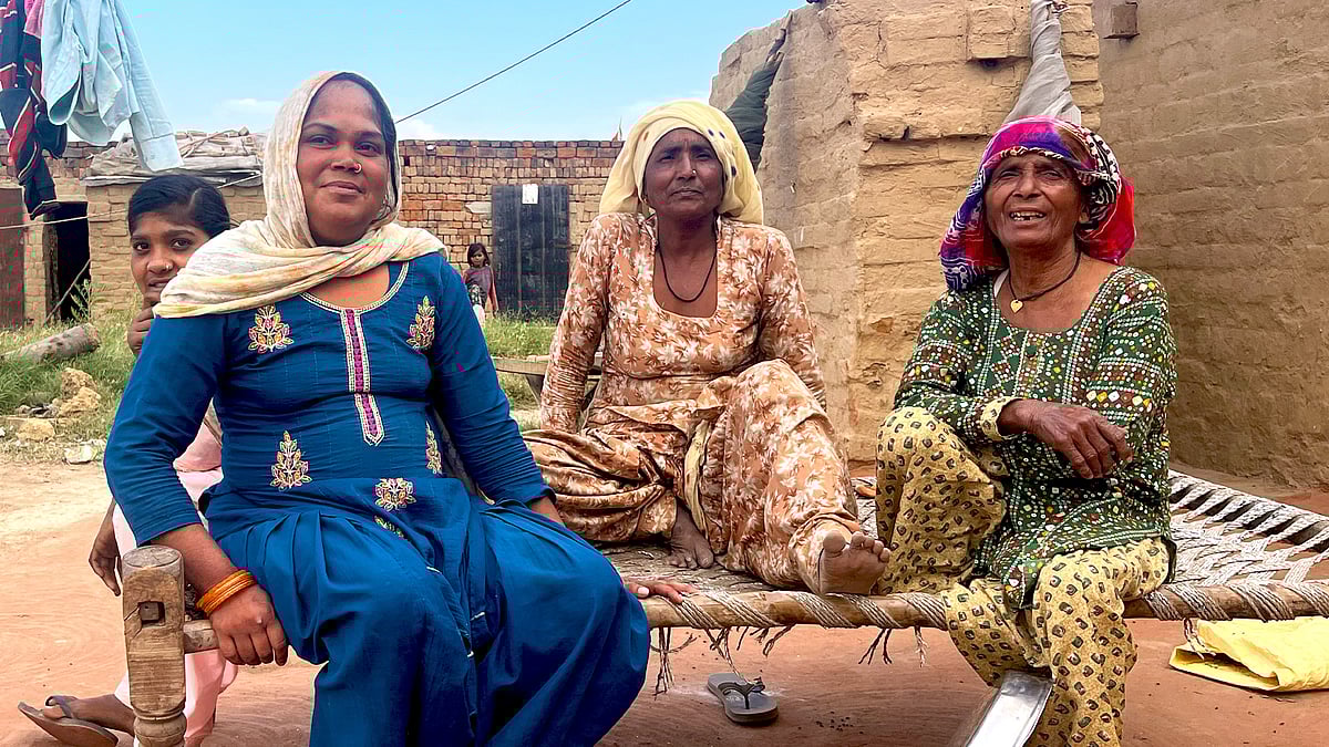 Family members of brick kiln workers in Baghpat district's Malkapur village.