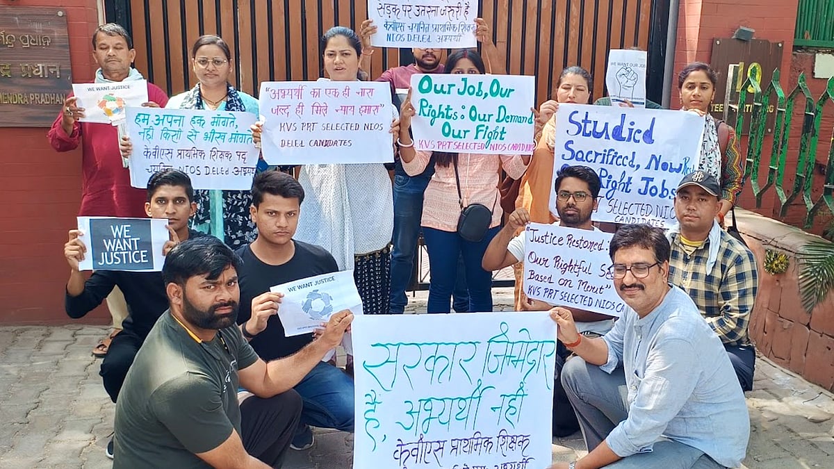 कोर्स को लेकर अख़बारों में विज्ञापान भी जारी किए गए थे. जिसमें पीएम मोदी की तस्वीर लगी हुई थी. 