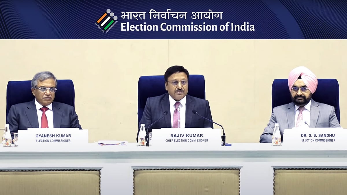 चुनाव आयोग की प्रेस कॉन्फ्रेंस की तस्वीर.