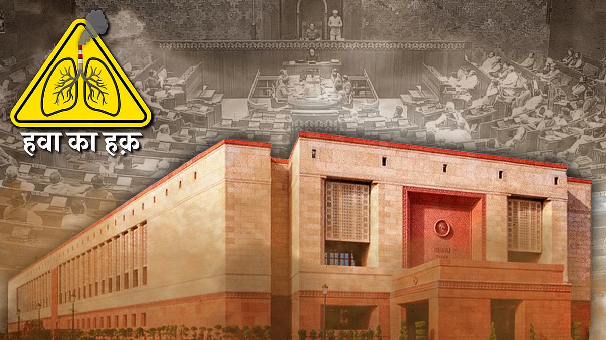 धूल भरे धुएं के गुबार के बीच संसद भवन की तस्वीर.