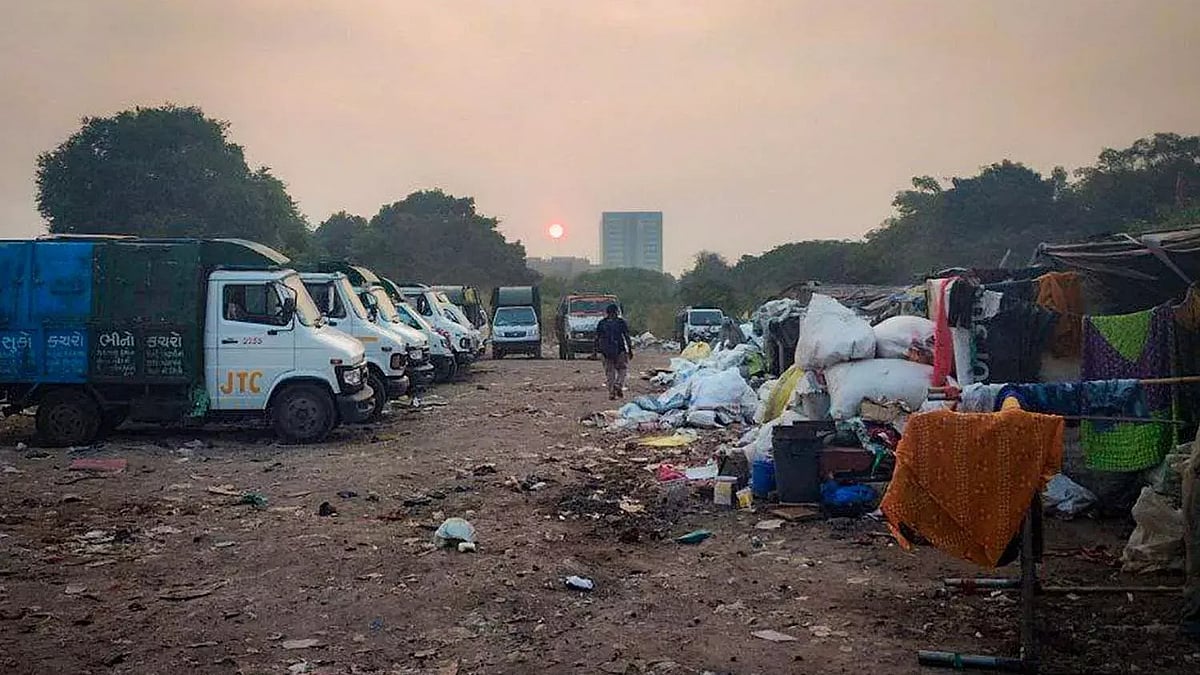 Bombay Market basti in Surat.