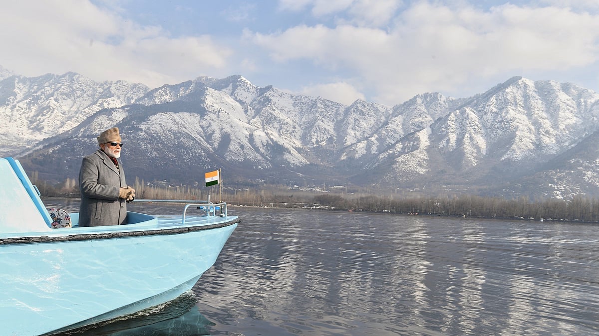 A picture posted by PM Modi of his trip to Dal Lake in 2019. 