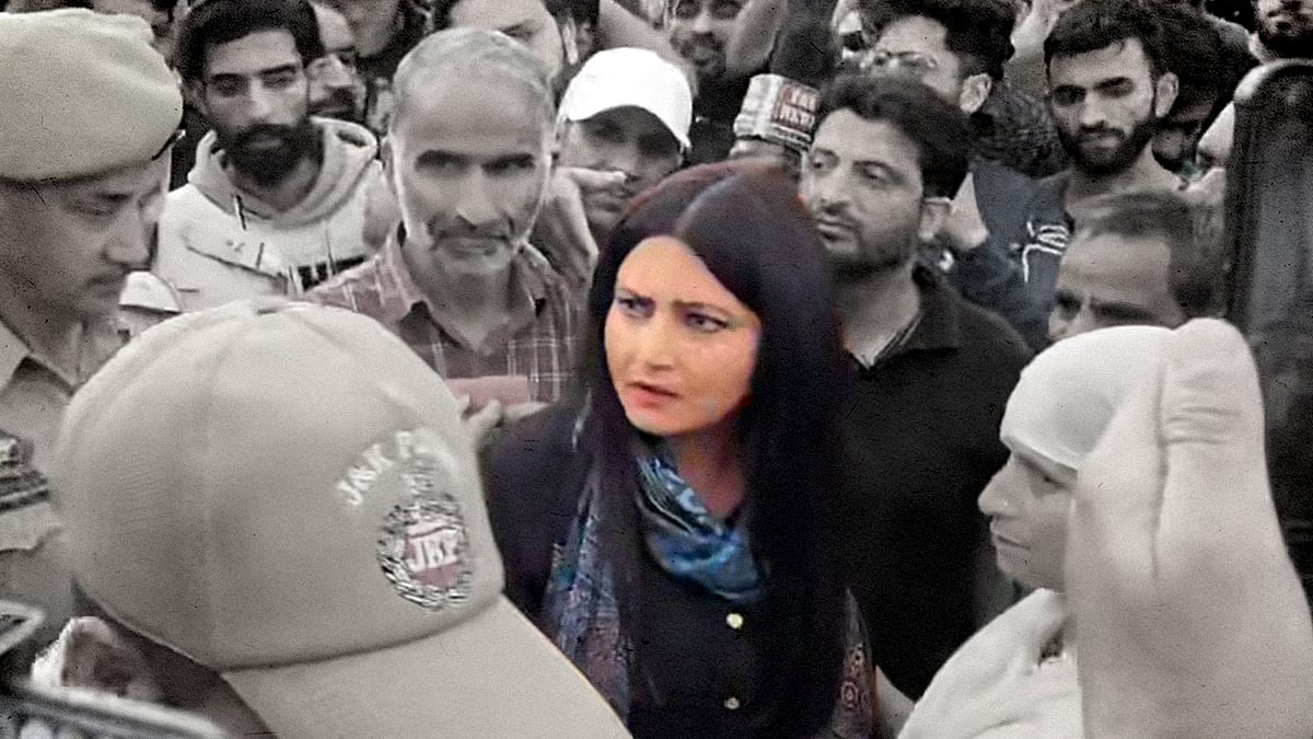 A screenshot of a video of Chitra Tripathi and locals in Srinagar.