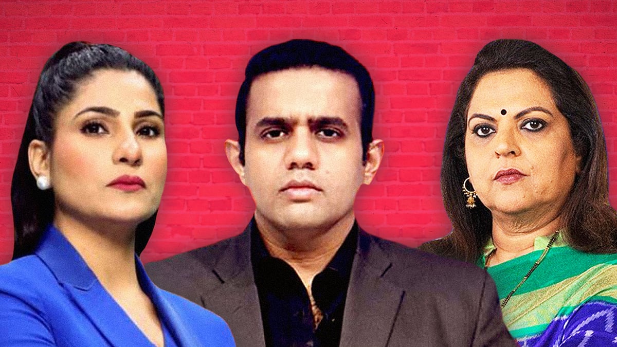 प्राइम टाइम एंकर्स के कटआउट.