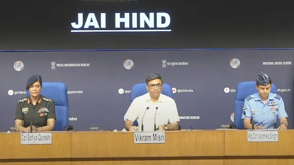 प्रेस कॉन्फ्रेंस की एक तस्वीर.