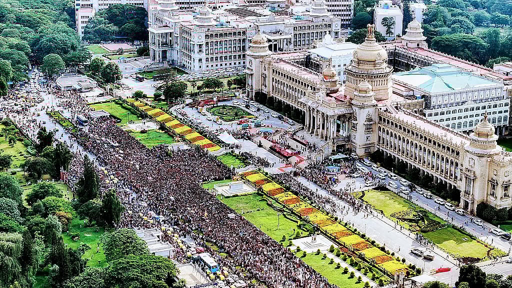 Crowd gathered In front of Vidhana Soudha in Bengaluru