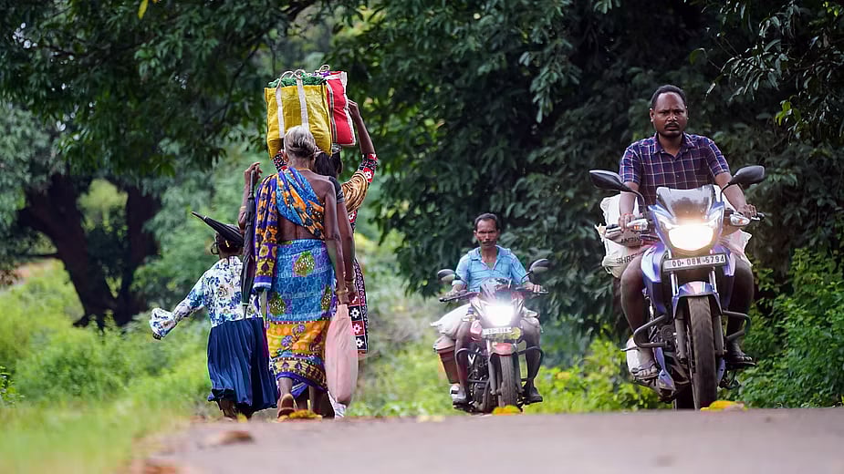 With few jobs available in Kalahandi's Thuamul-Rampur block, young men move to Kerala for work. Photo: Prajjwal Thakur