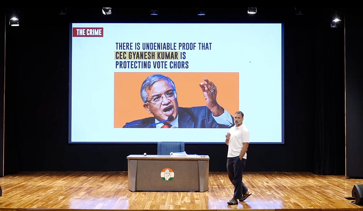 गुरुवार को प्रेस कॉन्फ्रेंस के दौरान राहुल गांधी.