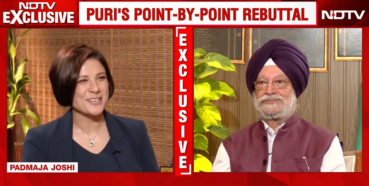 हरदीप पुरी और एंकर पद्मजा जोशी. 