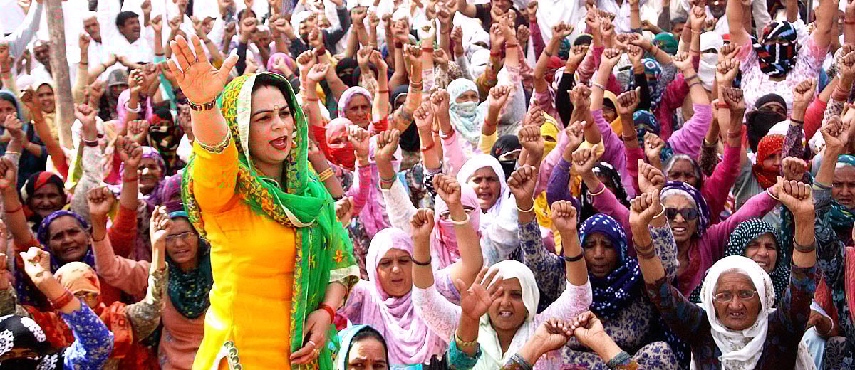 Women show their power at  a  khap meeting in Rohtak. By Manoj Dhaka, 101Reporters
