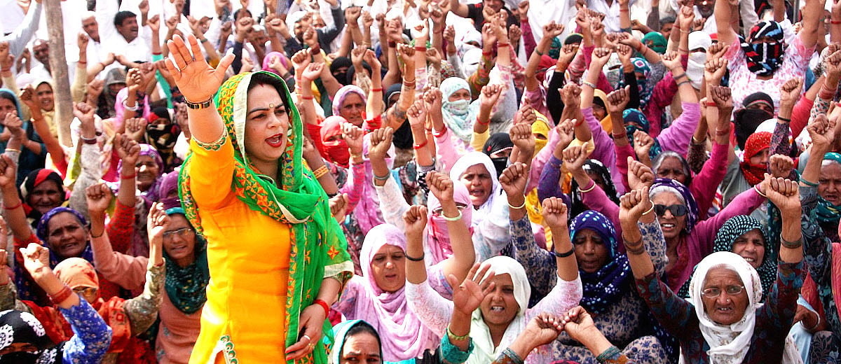 Women show their power at  a  khap meeting in Rohtak. By Manoj Dhaka, 101Reporters
