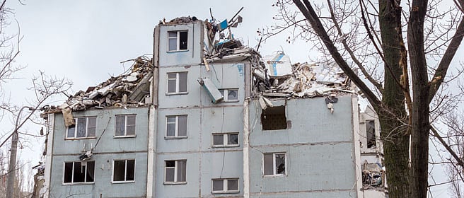 Seven structures have collapsed every day since 2010