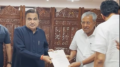 Nitin Gadkari, Pinarayi Vijayan 