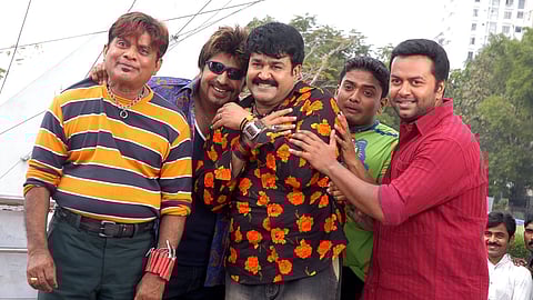 Chotta Mumbai Re Release, ക്രൗഡ്‌ പുള്ളറായി മോഹൻലാലിൻ്റെ 'ഛോട്ടാ മുംബൈ'. ജൂൺ ആറിന് തിയേറ്ററിൽ തിരിച്ചെത്തിയ ചിത്രം പ്രദര്‍ശിപ്പിക്കുന്ന തീയേറ്ററുകളെയെല്ലാം ഇളക്കിമറിക്കുന്ന കാഴ്ചയാണ് കാണാനാകുന്നത്. നാലു ദിവസം കൊണ്ട് കളക്ഷൻ രണ്ട് കോടി പിന്നിട്ടിരിക്കുകയാണ് ഈ അൻവർ റഷീദ് ചിത്രം.