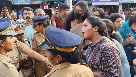 kollam kottarakkara transgender Police fight 20 remand