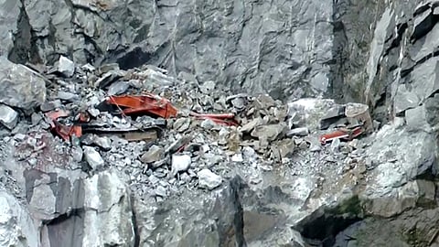 അപകടത്തിൽപ്പെട്ട ഹിറ്റാച്ചി