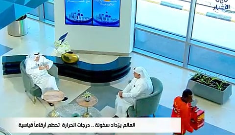 അഭിമുഖം നടക്കുന്നതിനിടെ ഫുഡ് ഡെലിവറി ഏജന്റ് നടന്നു പോയപ്പോൾ