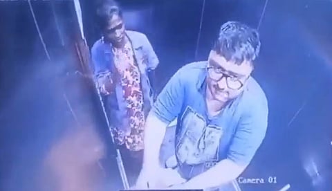 കൈലാഷ് തവാനിയെന്നയാൾ 12 വയസുകാരനെ ഉപദ്രവിക്കുന്ന ദൃശ്യം