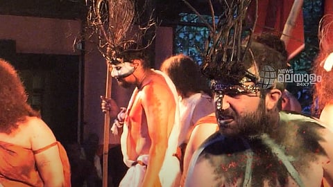 ലോകധർമി നാടക വീട്ടില്‍ അരങ്ങേറിയ നാടകം