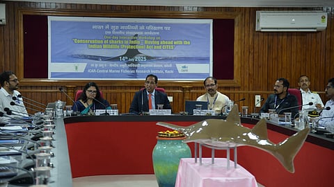 സിഎംഎഫ്ആർഐയിലെ ശിൽപശാലയില്‍ സിജിഎസ്‌ടി ആന്‍ഡ് കസ്റ്റംസ് ചീഫ് കമ്മീഷണർ ഷെയ്ക്ക് ഖാദർ റഹ്മാൻ സംസാരിക്കുന്നു.
