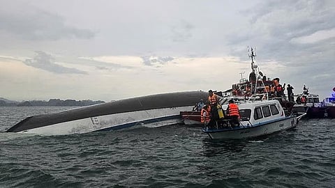tourist boat capsizes in Ha Long Bay in Vietnam