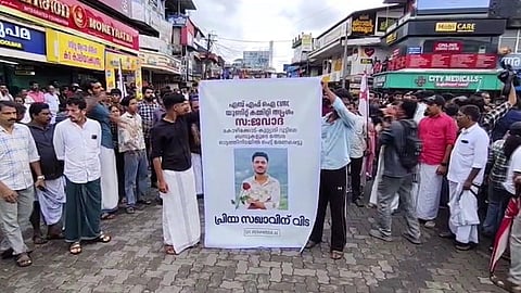 സ്വകാര്യ ബസുകളുടെ മത്സര ഓട്ടത്തില്‍ പ്രതിഷേധം