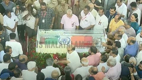 ദർബാർ ഹാളിലെ പൊതുദർശനം 