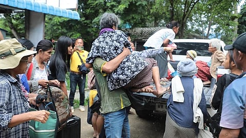 തായ്‌ലന്‍ഡ് അതിർത്തിയില്‍ നിന്ന് ജനങ്ങളെ ഒഴിപ്പിക്കുന്നു