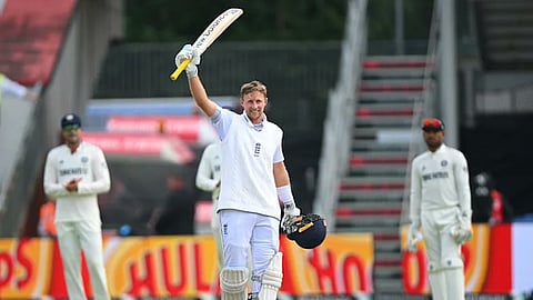 സെഞ്ച്വറി ആഘോഷിക്കുന്ന ജോ റൂട്ട്