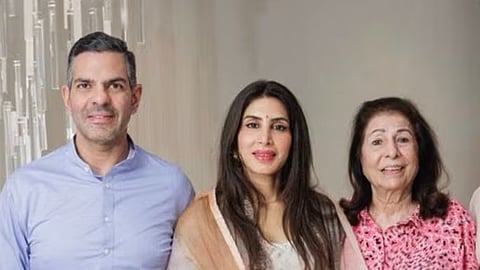 സഞ്ജയ് കപൂറിന്‍റെ മരണത്തിൽ ദുരൂഹത ആരോപിച്ച് അമ്മ റാണി കപൂർ.