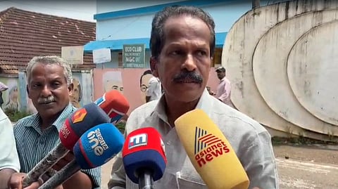 തേവലക്കര സ്കൂള്‍ മാനേജർ തുളസീധരന്‍ പിള്ള