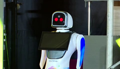 എഐ പവർഡ് ഹ്യൂമനോയിഡ് റോബോട്ട് നിർമിച്ച് വട്ടിയൂർക്കാവ് സരസ്വതി വിദ്യാലയയിലെ വിദ്യാർഥികൾ