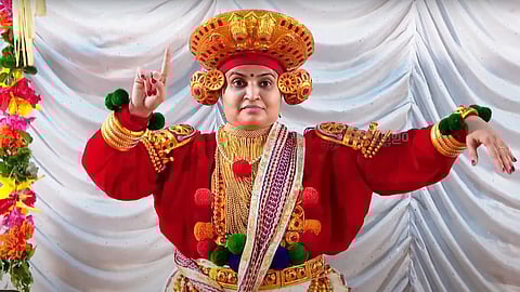 ആര്യാ ദേവി അയ്യപ്പന്‍ തീയാട്ട് അവതരിപ്പിക്കുന്നു